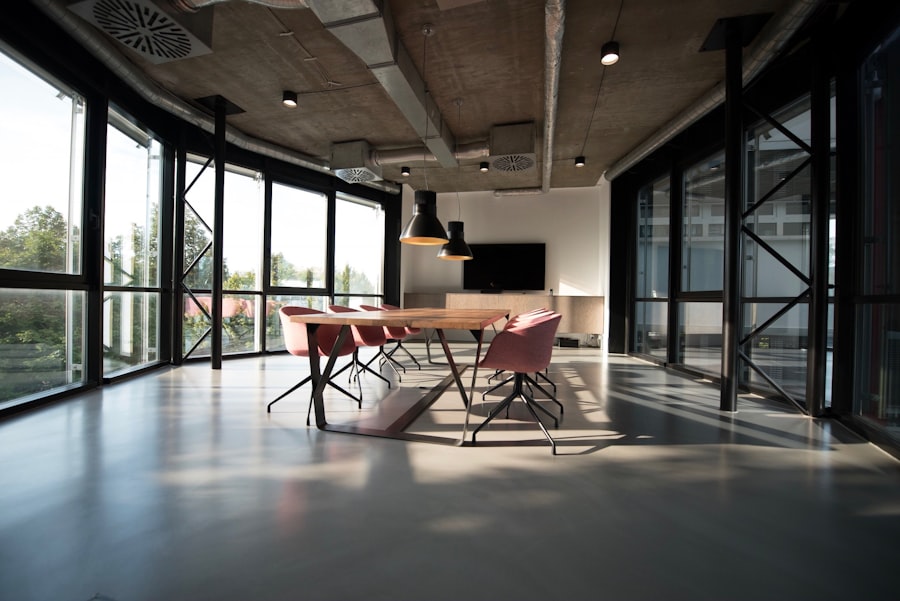 Sala de reuniones antes de limpieza